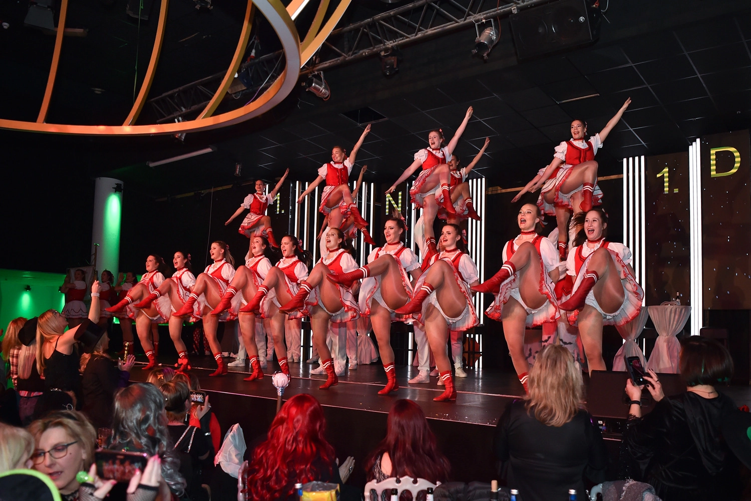 agrippina-colonia-gallery-auftritt-vogel